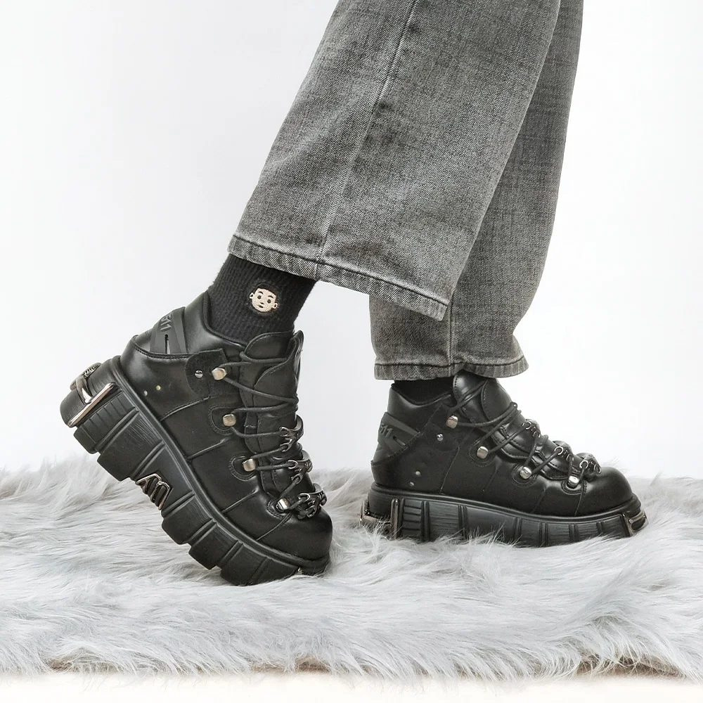 U-DOUBLE-zapatos de estilo Punk para mujer, calzado con cordones y plataforma de 6CM de altura, botines góticos con decoración de Metal