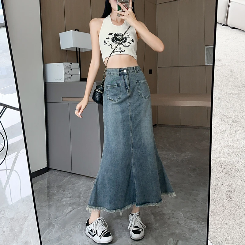 

Real time shoot of the new high waisted denim mid length skirt for women's retro blue spring summer bag with raw edges and butto