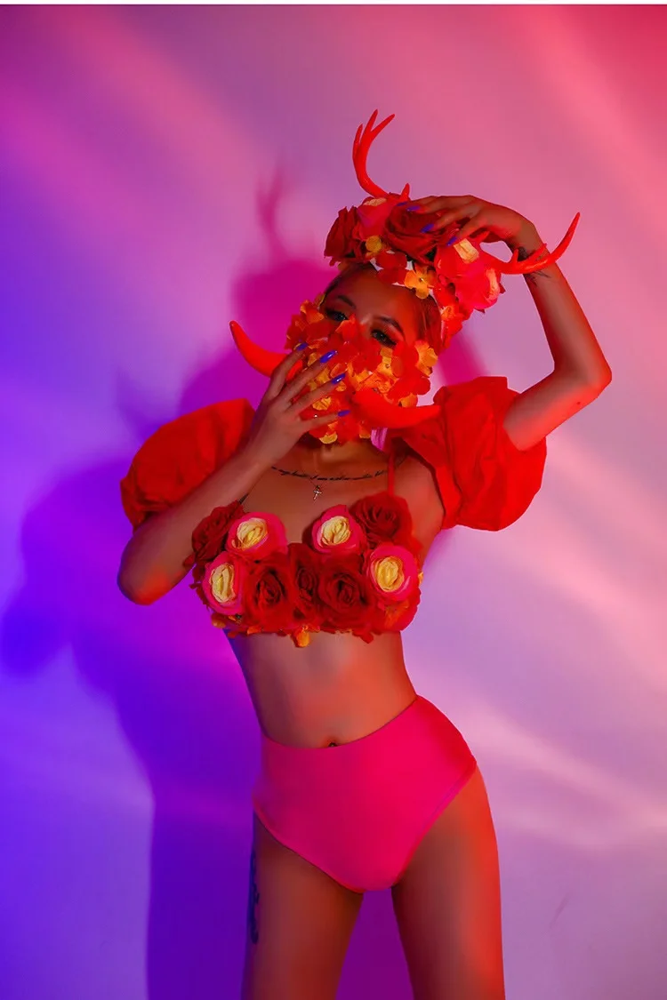 

Женское боди с бахромой и рукавами