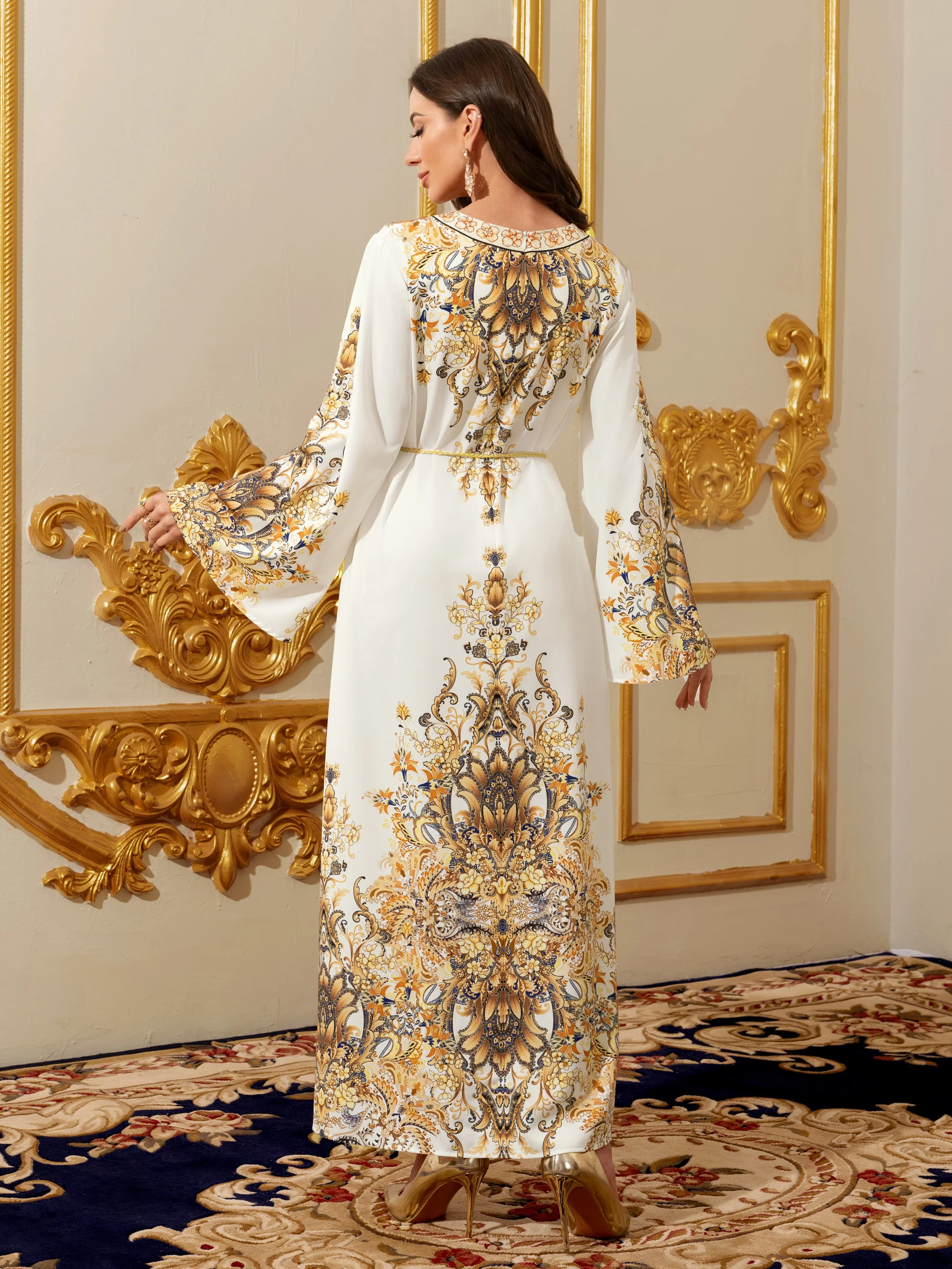 فستان ماكسي متواضع في الشرق الأوسط - عباية قفطان م...