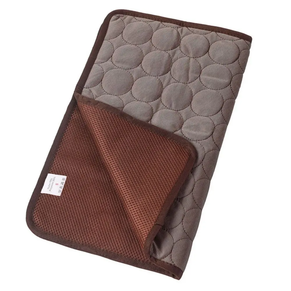 thumbnail image 1 of Nueva alfombrilla refrescante para perros, alfombrilla de verano para perros, manta para gatos, sofá, cama transpirable para mascotas, lavable para perros pequeños, medianos y grandes, para coche, 1 of 5