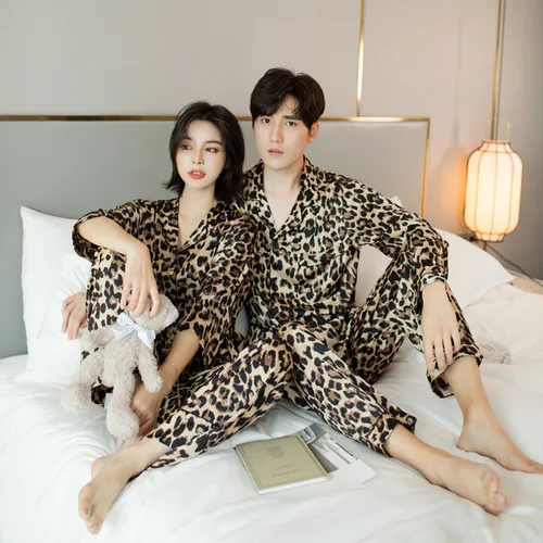 같은 스타일 남성 여성 레오파드 잠옷 옷깃 잠옷 연인 홈 의류 Nightwear 셔츠 바지 아이스 실크 커플 2Pcs 2