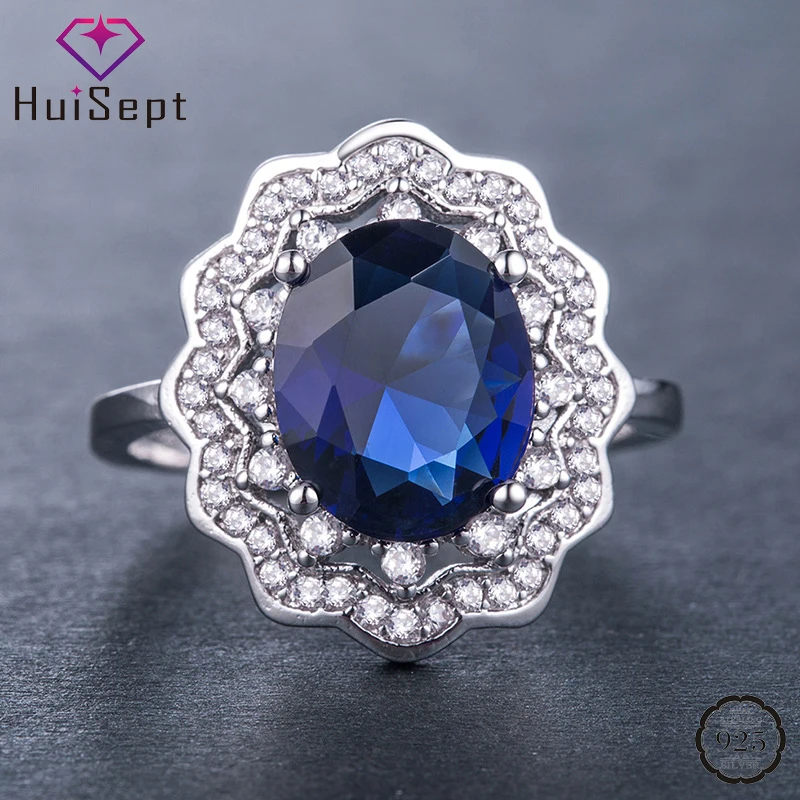 

Кольцо женское из серебра 925 пробы с цирконом