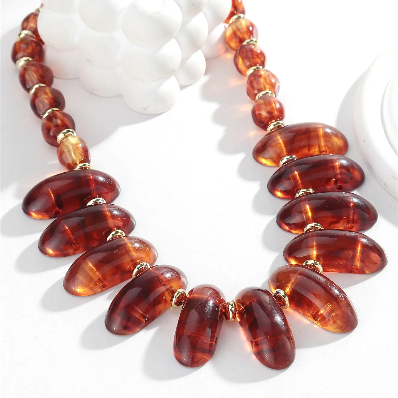 Vintage Maillard Acryl Unregelmäßige Perlen Halsband Halskette für Frauen Bernstein Harz Geometrische Anhänger Halsketten Trendy Winter Schmuck
