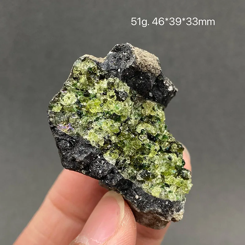 100%  Natural  Peridot Mineral Specimens Stones and Crystals Healing Crystalfrom China