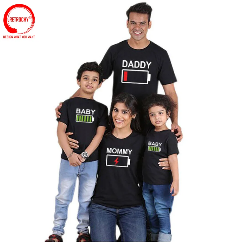 

Family Look tshirt Matching Clothes Novelty Battery T-shirt for Daddy Mommy And Daughter Son Baby Brother Sister Funny Tops Tees
