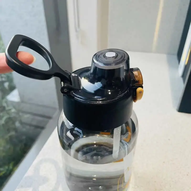 700ml/23.67oz Hot and Cold Resistant Large Capacity Plastic Portable Sports Water Bottle With Straw and Capacity Scale