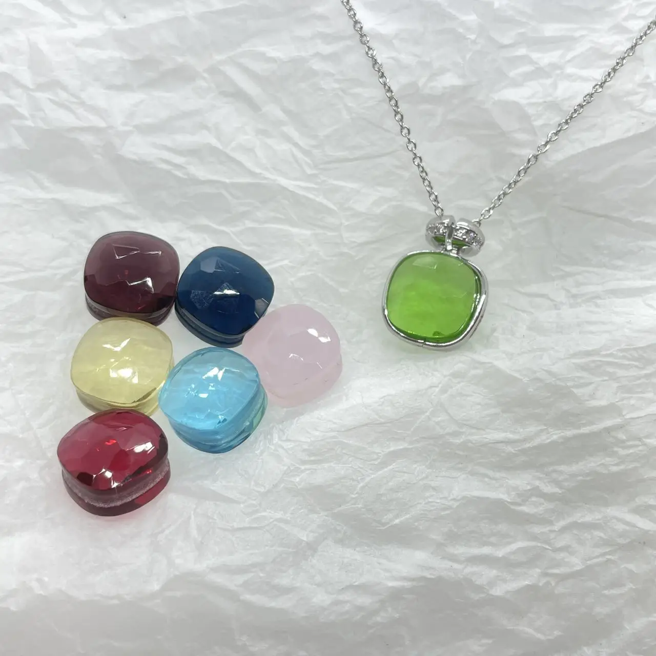 Classic Nudo Pendant Necklace With Female Inlaid Zircon Perfume Bottle Replaceable Gemstone  Elegant Fashion Jewelry