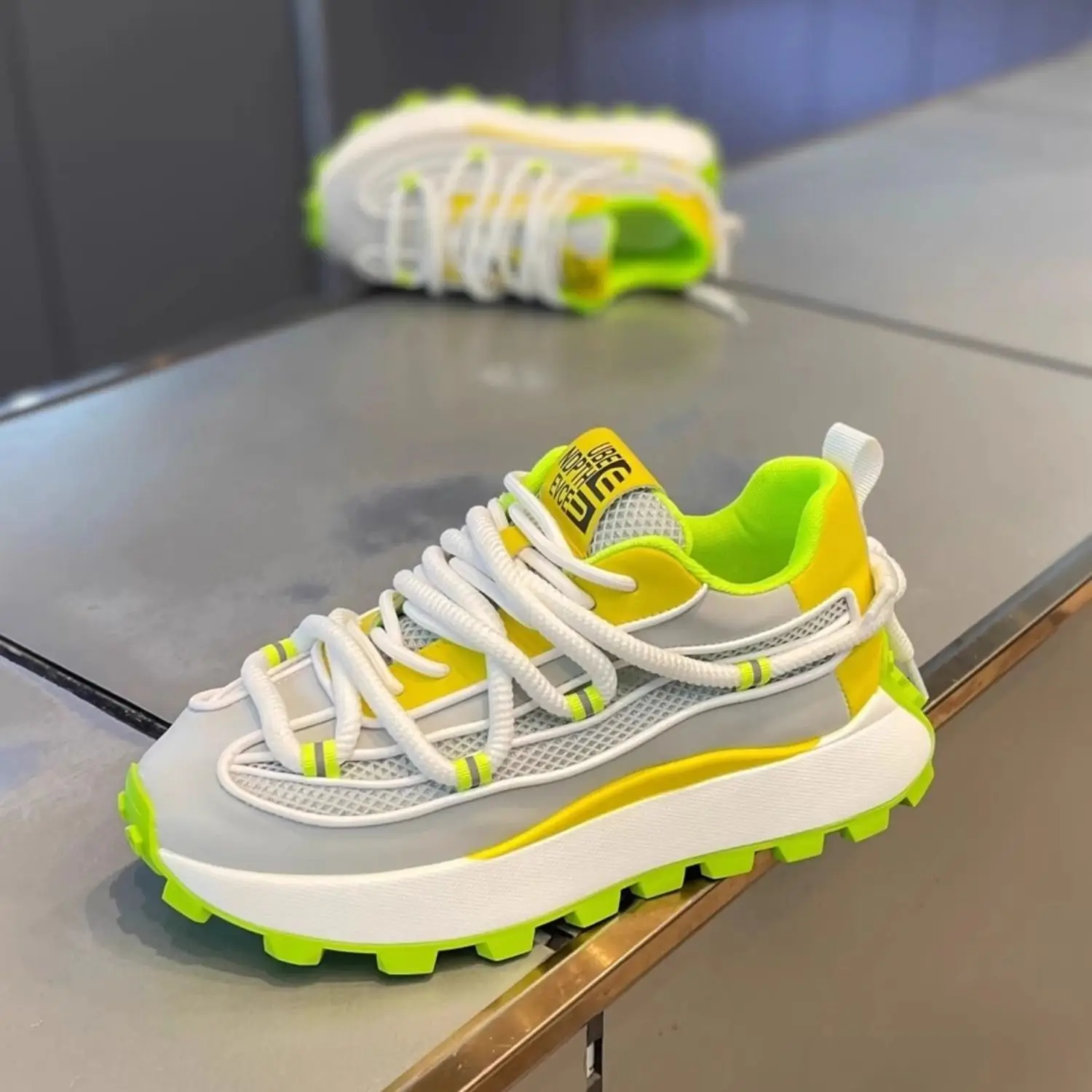 Mesh breathable dad shoes latest versatile casual sports shoes with thick soles and elevated height for men's running