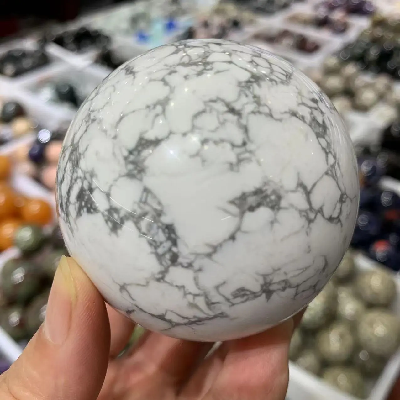 

Natural Howlite Quartz Energy Ball Reiki Healing Gift Room Decoration Office Hand Polished