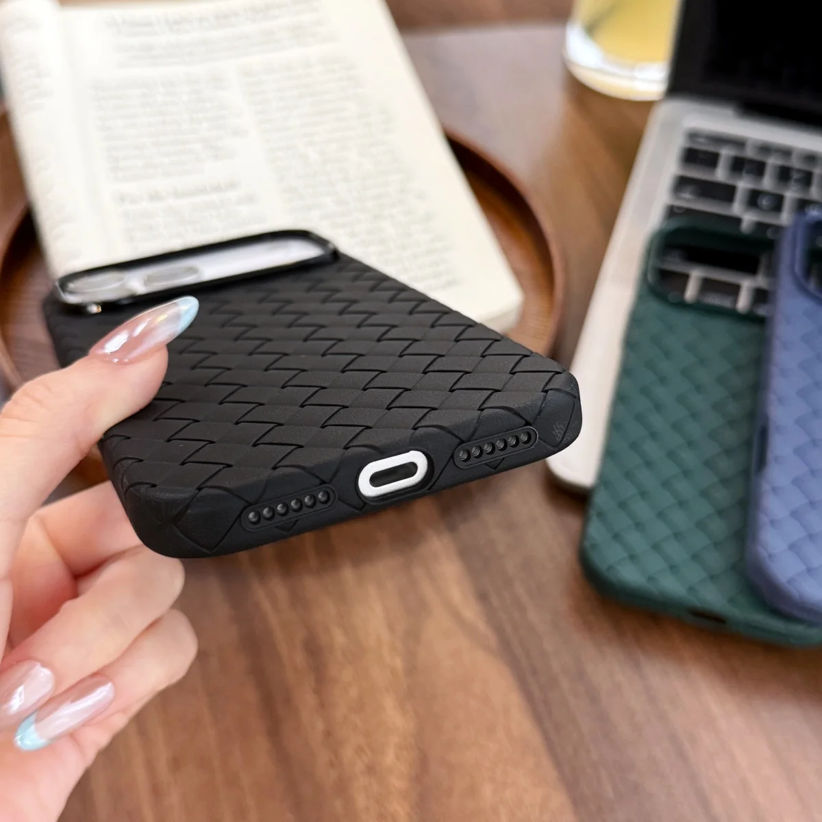 Breathable Shockproof Soft Silicone Mesh Phone Case with Woven Pattern