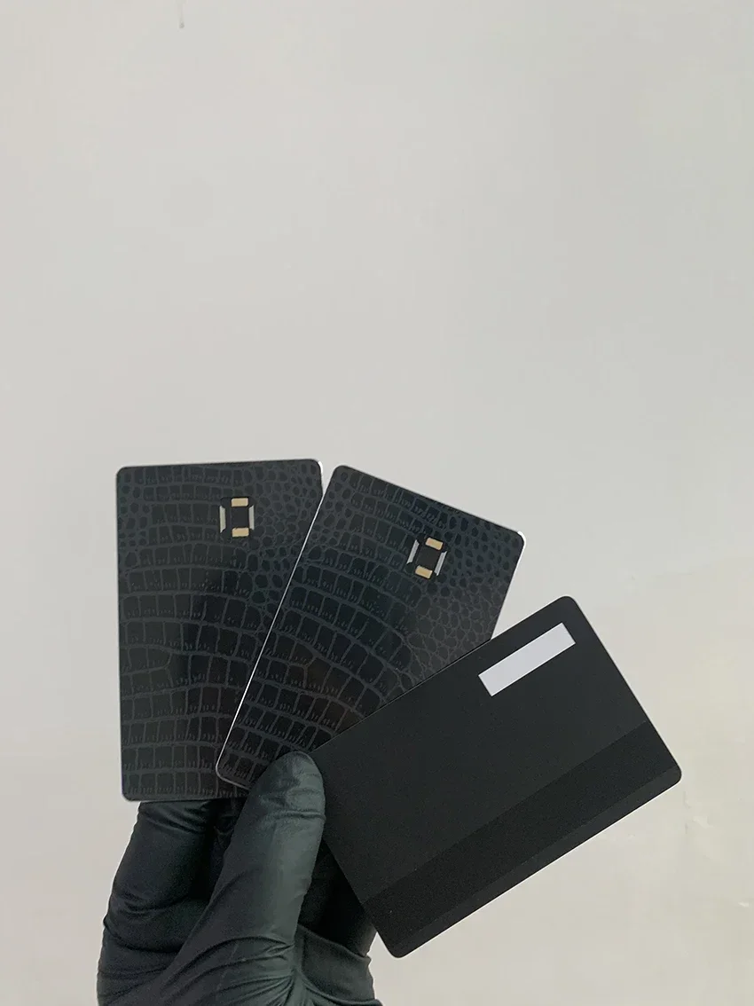 듀얼 인터페이스 NFC 메탈 카드 ISO 모델, EMV 칩 슬롯 탑재, 비접촉식 결제 지원, 13.56MHz RFID 통신, 공장 직판