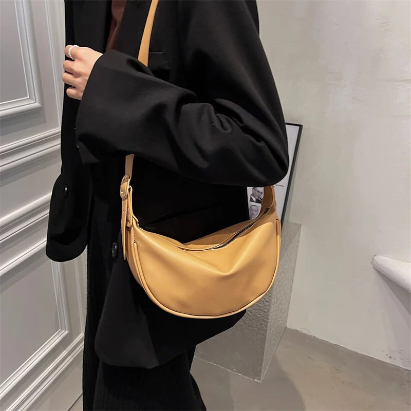 New Women's Black Crossbody Bag Underarm Bag PU Classic Fashion Versatile Solid Color Shoulder Bag Large Capacity Dumpling Bag