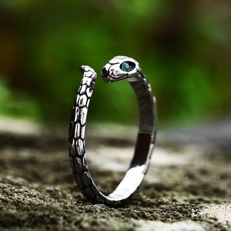 Luxurious Green Zircon Women's Wedding Ring in Sterling Silver