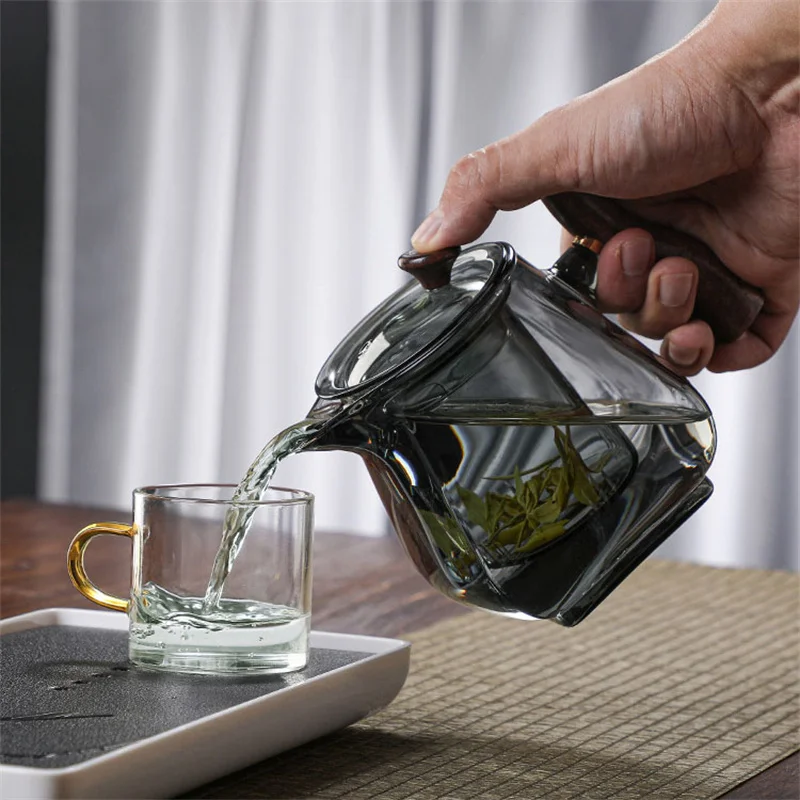 Stylishly Designed Glass Teapot