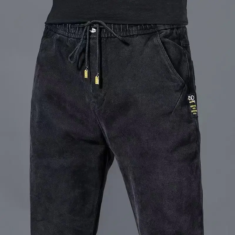 Рисунок 2 - Осенне-зимние джинсы-карандаш в стиле преппи