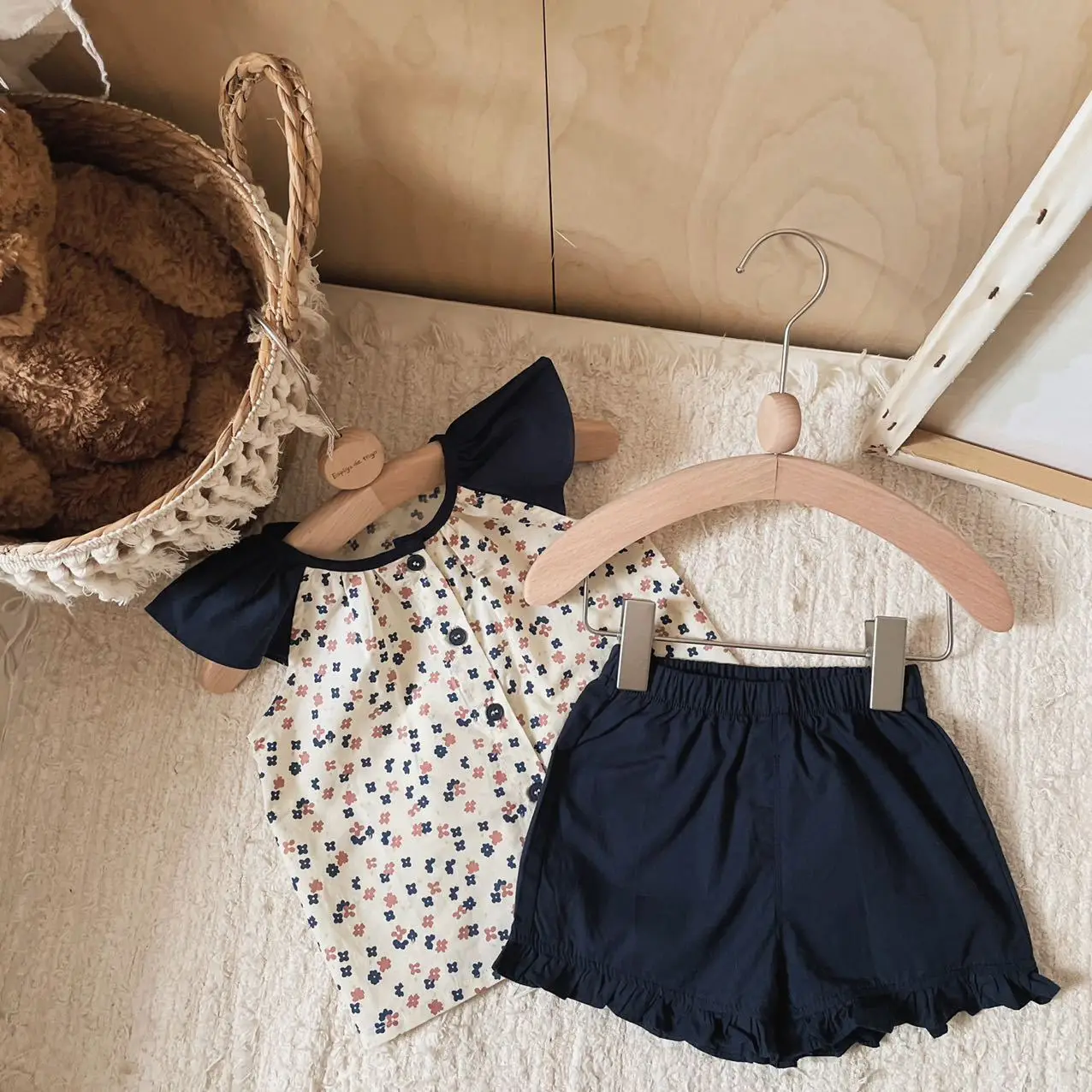 

2023 Summer Baby Clothing Set Girls Flying Sleeve Patchwork Floral Shirt+Solid Shorts Two Piece Toddler Girl Clothes Outfit Suit