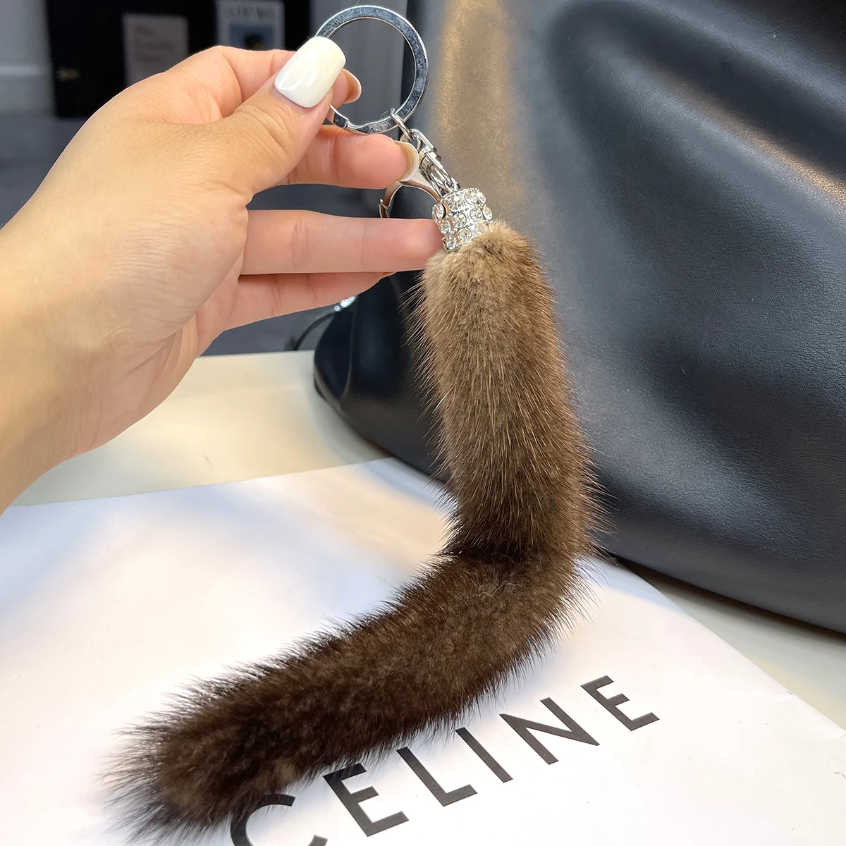 

Classic Real Fur Mink Tail Keychain Women HandBag Pendant Trinkets Car Key Metal Rings Jewelry Ornaments Highend Birthday Gift