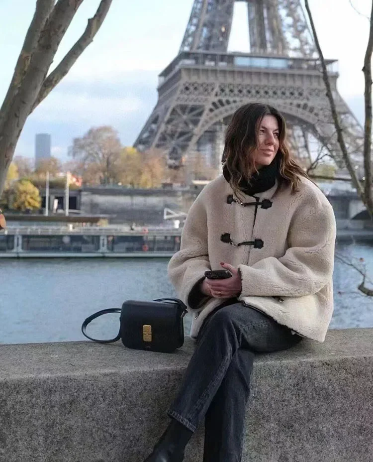 Рисунок 6 - Женская двухсторонняя куртка из