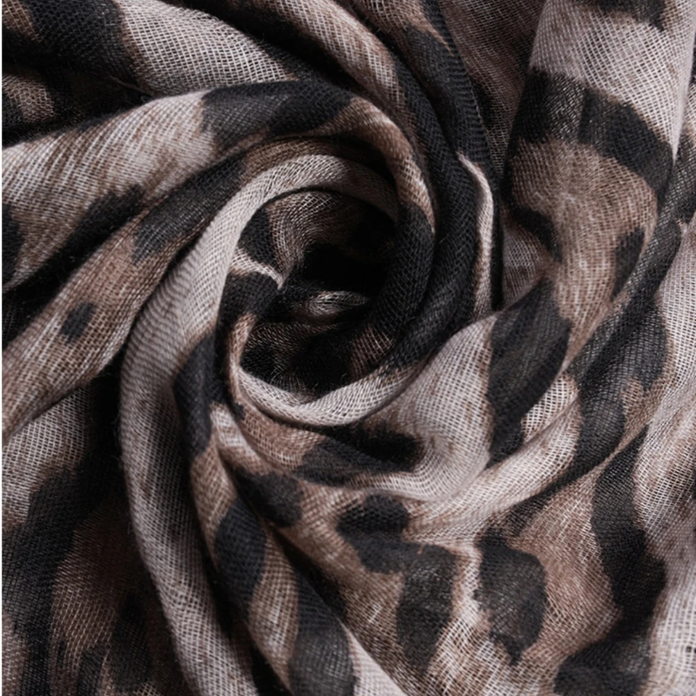 Big Size Classic Leopard Print Headscarf Bandanas Muslim Women Trendy Voile Soft Hijab Shawls Popular Style Long Scarf Headwraps 6