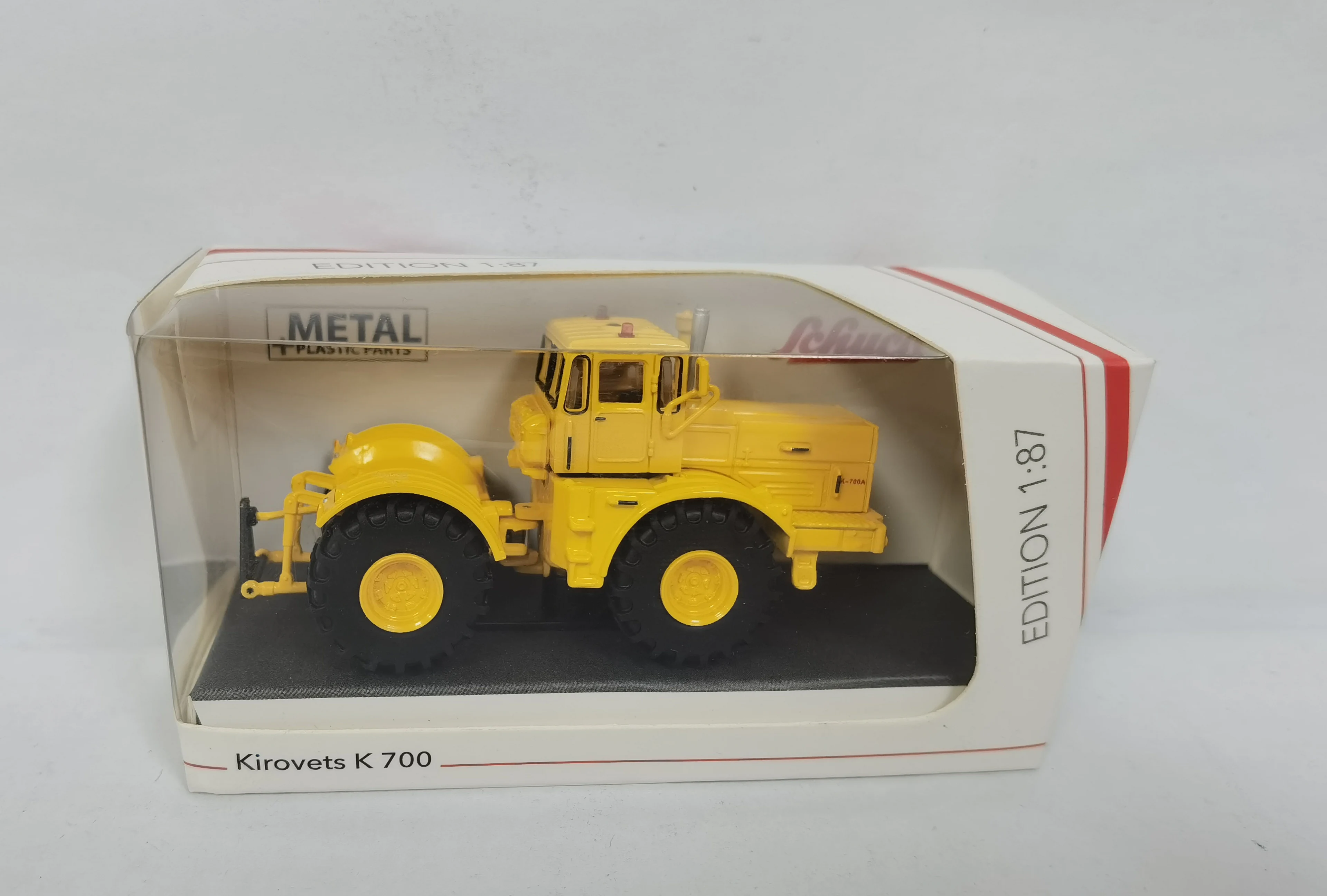 

Автомобиль Грузовик 1/87 schuco KIROVETS K 700 Желтый для коллекции