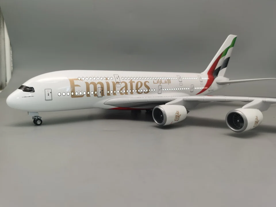 Avion Airbus A380 Emirates Blanc Miniature 1/200 - Modèle De Collection