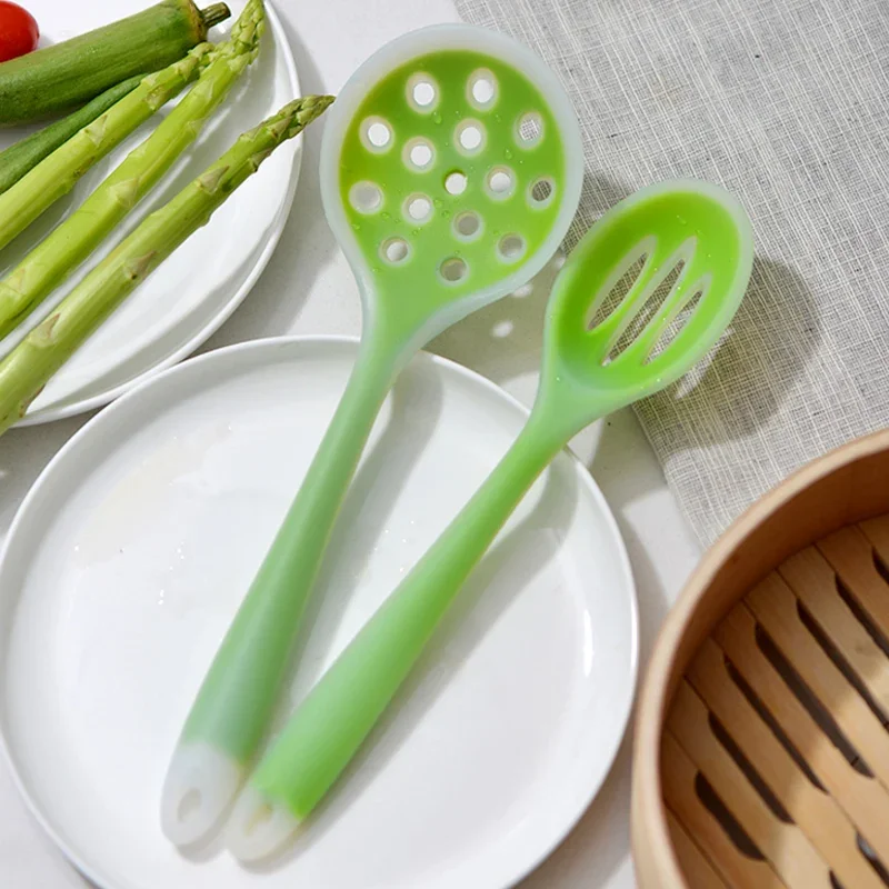 Silicone Kitchen Spoon Slotted Spoon Large Long Handle Strainer Skimmer Silicone Soup Ladle Colander Spatula Cooking Tools