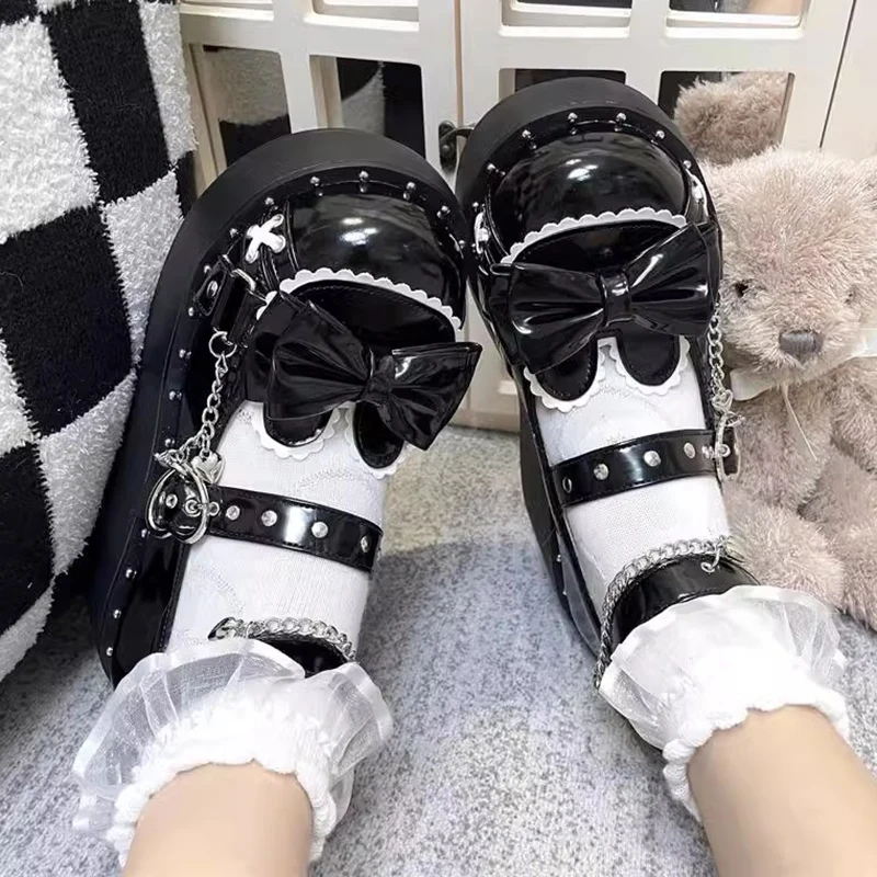 

Женские туфли на платформе и высоком массивном каблуке, черные туфли-лодочки в готическом стиле, туфли в стиле «лолита», обувь в стиле панк с металлической цепочкой, осень 2023
