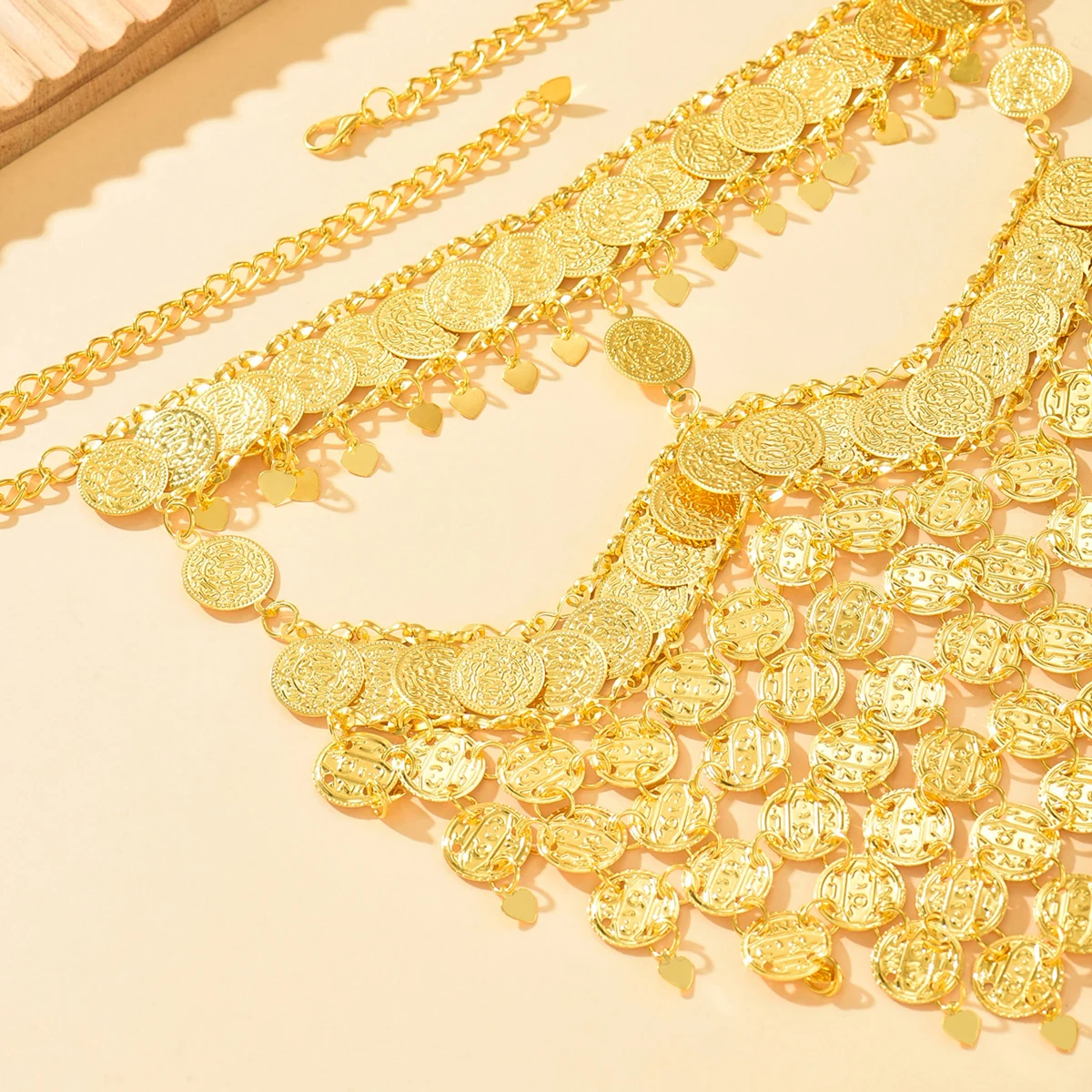 عقد العملات المتدرّج الفاخر – تصميم شرقي ملكي