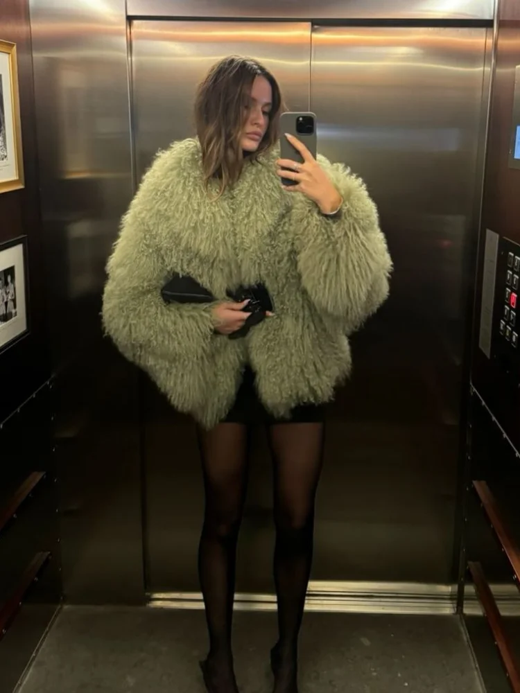 Elegant White Women's Thicken Cropped Faux Fur Coat Casual Long Sleeve Short Loose Fur Jacket Winter Lady Chic Street Outerwears 6
