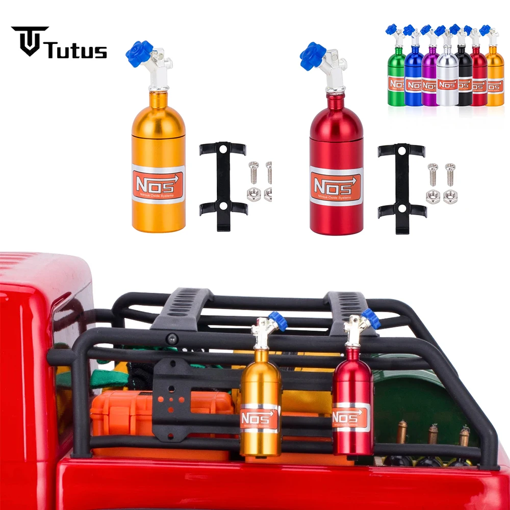 Mini voiture télécommandée 4WD tout-terrain buggy crawler pour enfant sur un rocher en extérieur