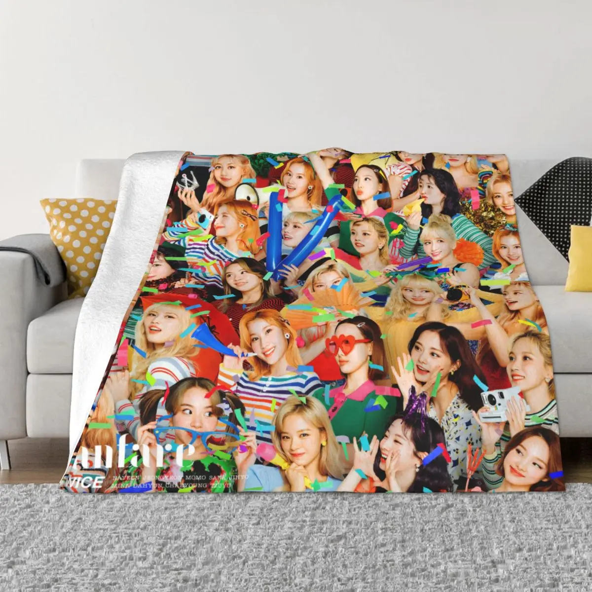 

TWICE Plaid Blanket Flannel All Season Korean Women's Group Portable Soft Throw Blanket for Bed Car Bedspread