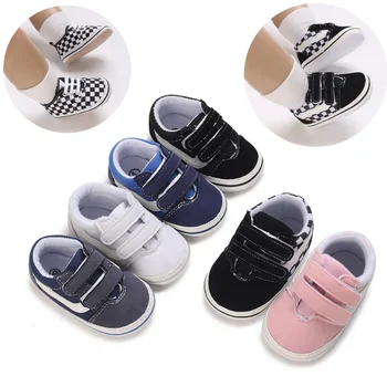 Scarpe da neonato per ragazzi e ragazze Scarpe da ginnastica classiche in pelle PU con suola morbida multicolore Primo mocassini da culla Scarpe da passeggio casual 1