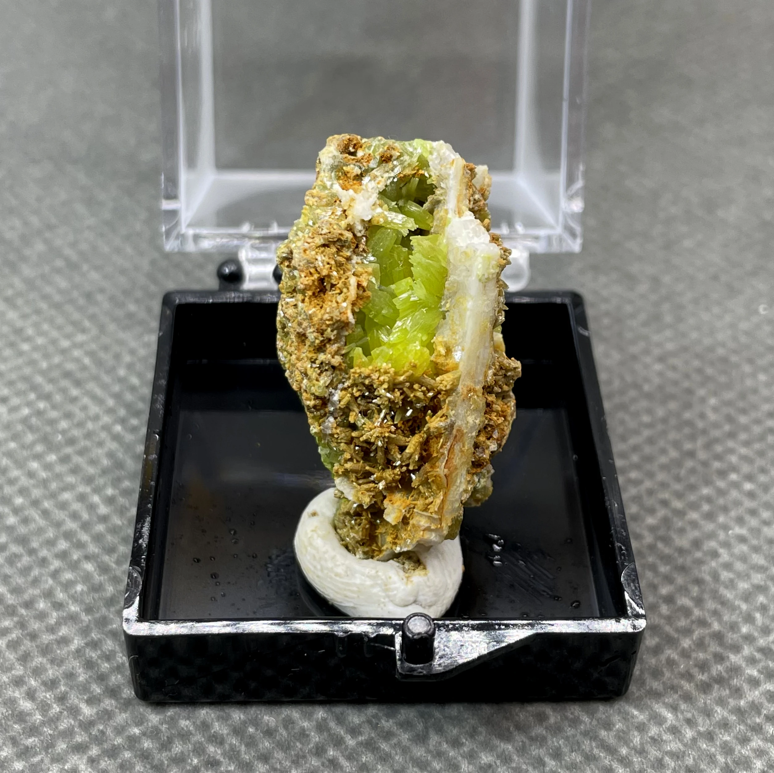 Natural rare Pyromorphite mineral specimen + box size 3.4 cm + healing quartz crystals and stones rock gemstone 2