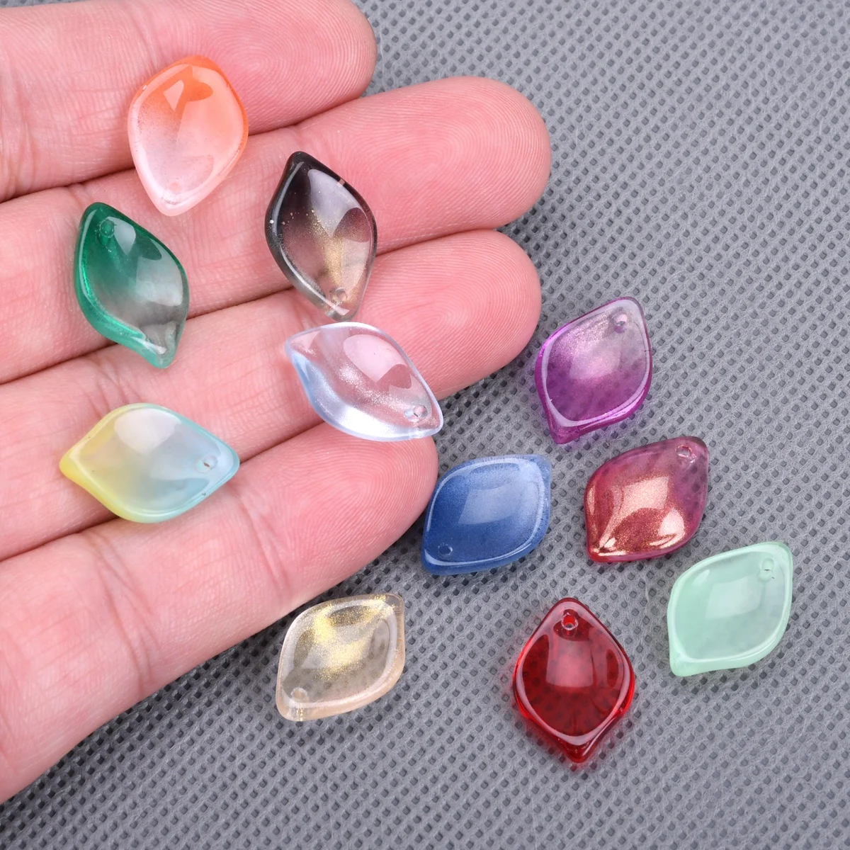 Рисунок 3 - бусины-подвески в форме лепестков