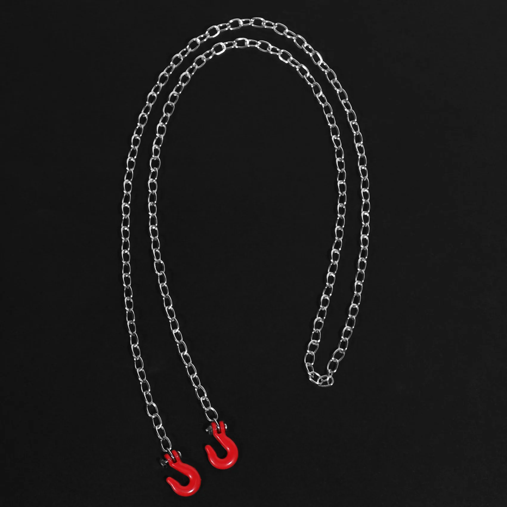 Accessoire de remorquage réaliste, chaîne métal fixée à un crochet sur un RC Crawler 1/10