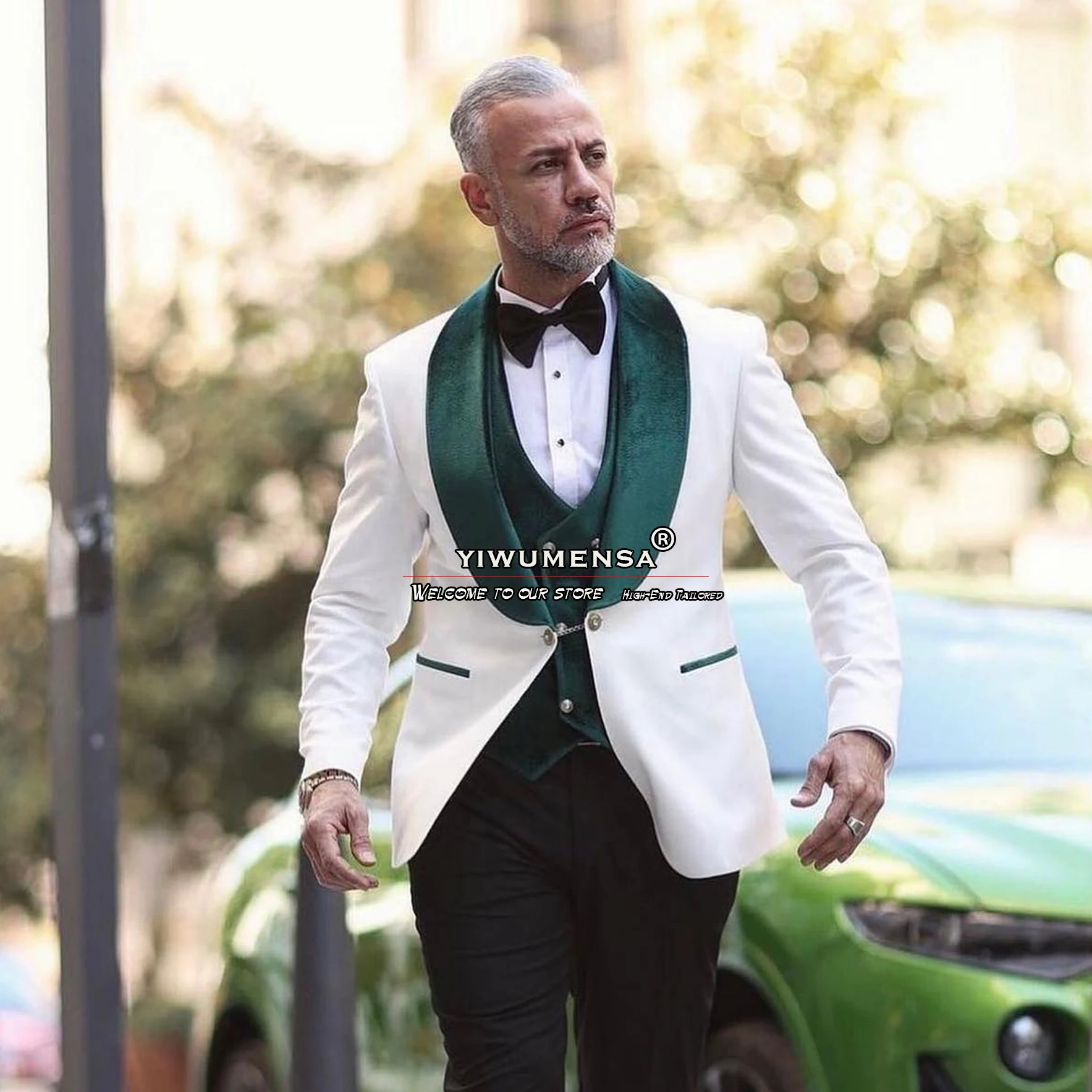

Мужской костюм из трех предметов, белый пиджак, зеленый бархатный жилет и черные брюки, официальный свадебный смокинг