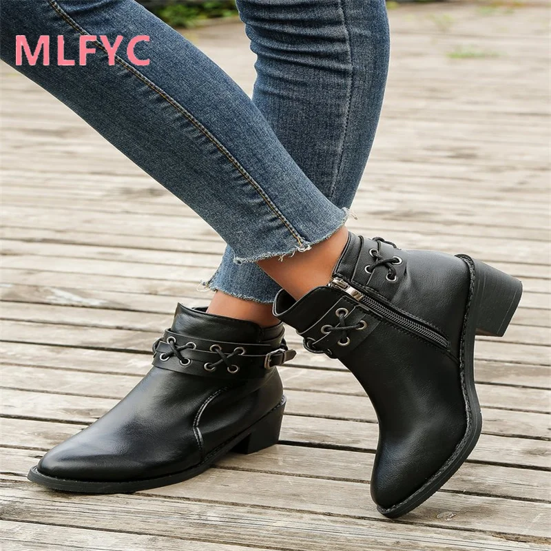 Oversized women's leather boots, autumn and winter new vintage thick heels, belt buckle, pointed ankle boots for external wear