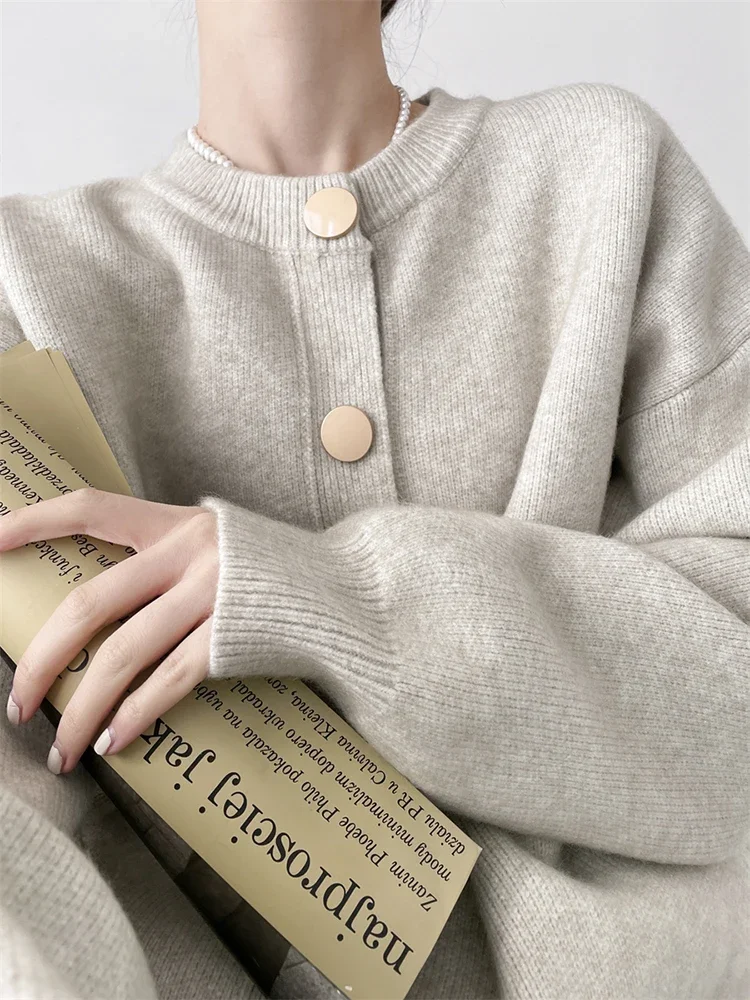 سترات نسائية صلبة واحدة الصدر لعام 2025 سترات نسائية برقبة دائرية للخريف والشتاء سترات فضفاضة محبوكة 3