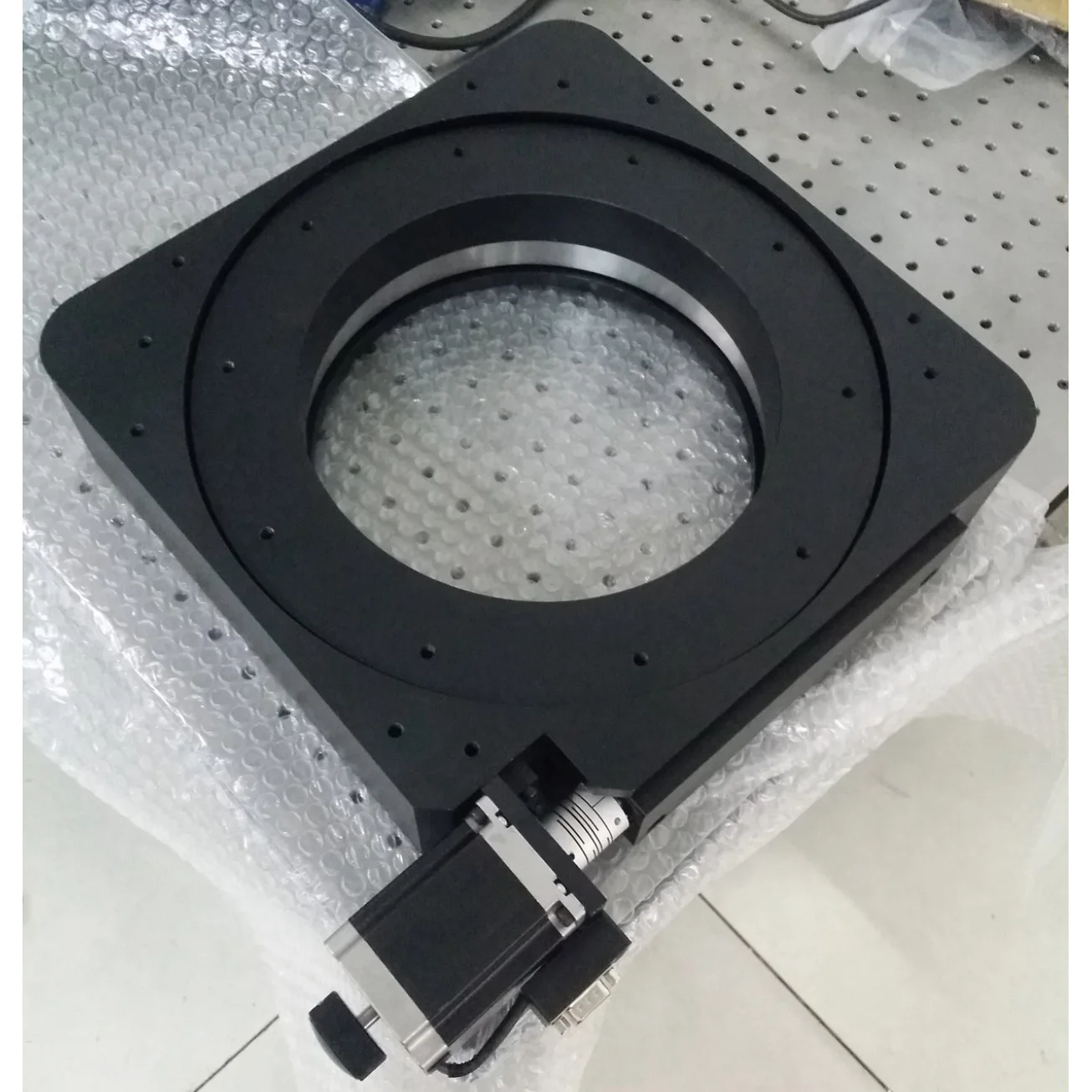 Motorized Rotary Turntable with 210mm Diameter Clear Aperture