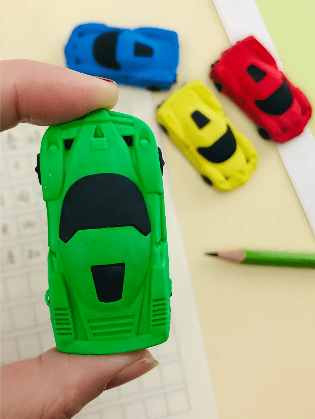 Gomma da cancellare creativa a forma di auto