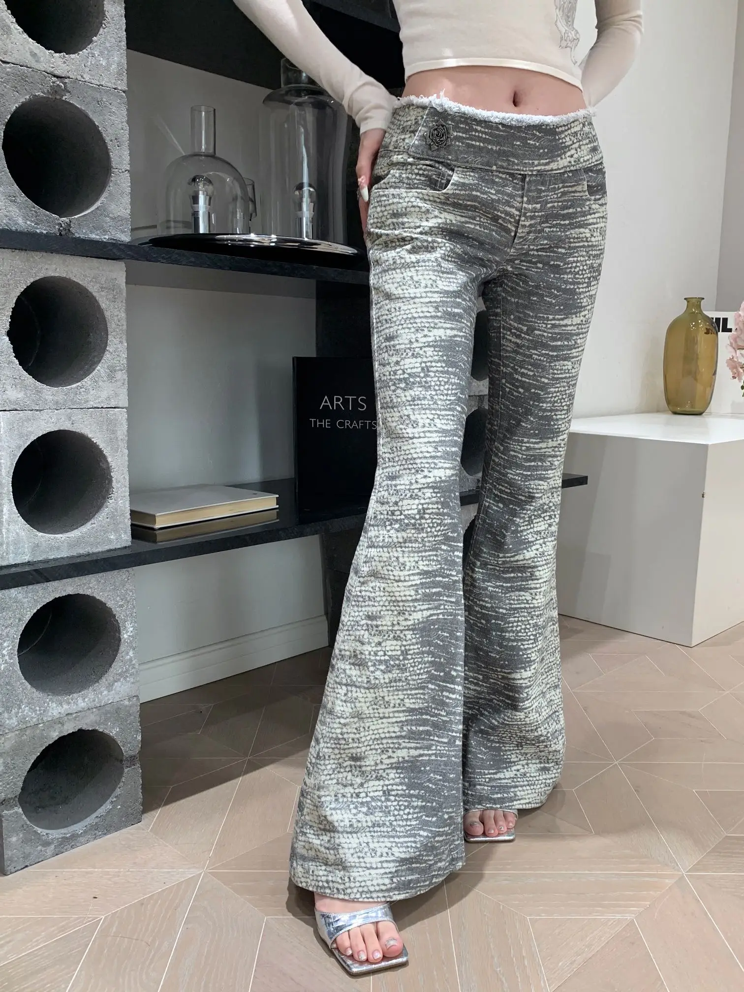 

Snake print faux old wash wide leg pants y2k three-dimensional flower decoration raw edge low waist jeans 2024 spring new