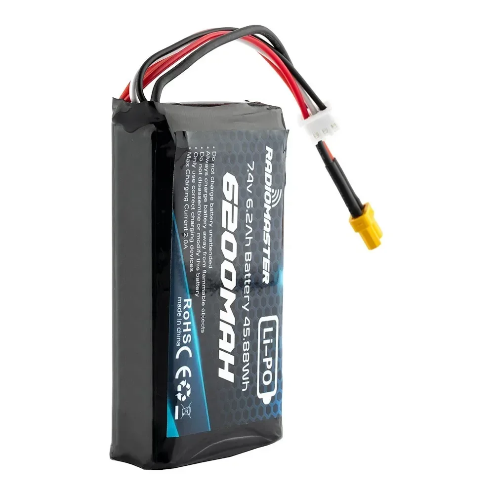 Batterie LiPo RadioMaster 6200mAh 2S insérée dans un émetteur RadioMaster Boxer