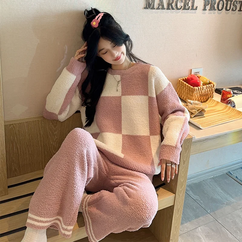 2023 New Coral Fleece Pajama Setwarm Long Sleeve Round Neck Home Clothes for Women Simple Checkerboard Sleeping Wear for Women