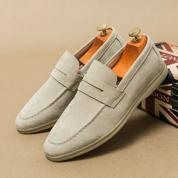 Mocassini da uomo Scarpe da lavoro Pelle scamosciata Suola morbida Scarpe casual da uomo Scarpe eleganti piatte retrò Mocassini Designer Slip on Scarpe da uomo 1
