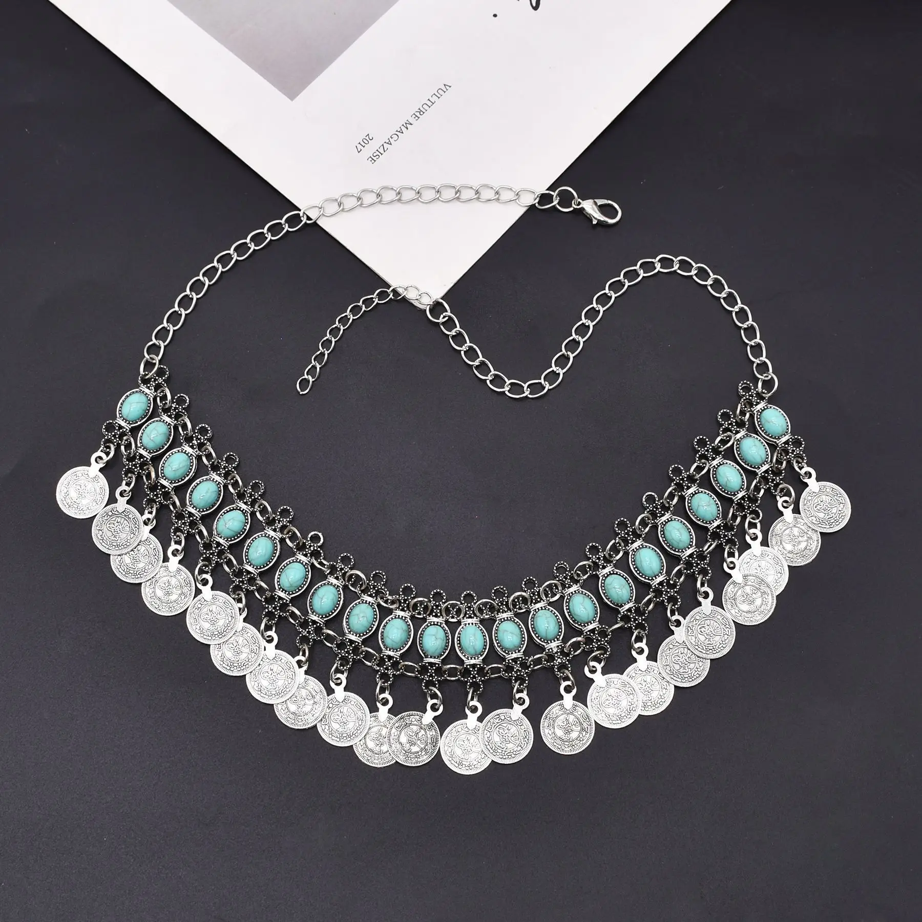 تاج جبين فضي بعملات متدلية وأحجار ملونة – تصميم تر...