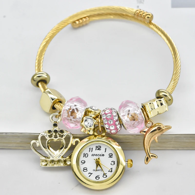 Women's Bracelet Watch Love With Stylish Decor Refined Round Quartz Watch Casual Elegance 5