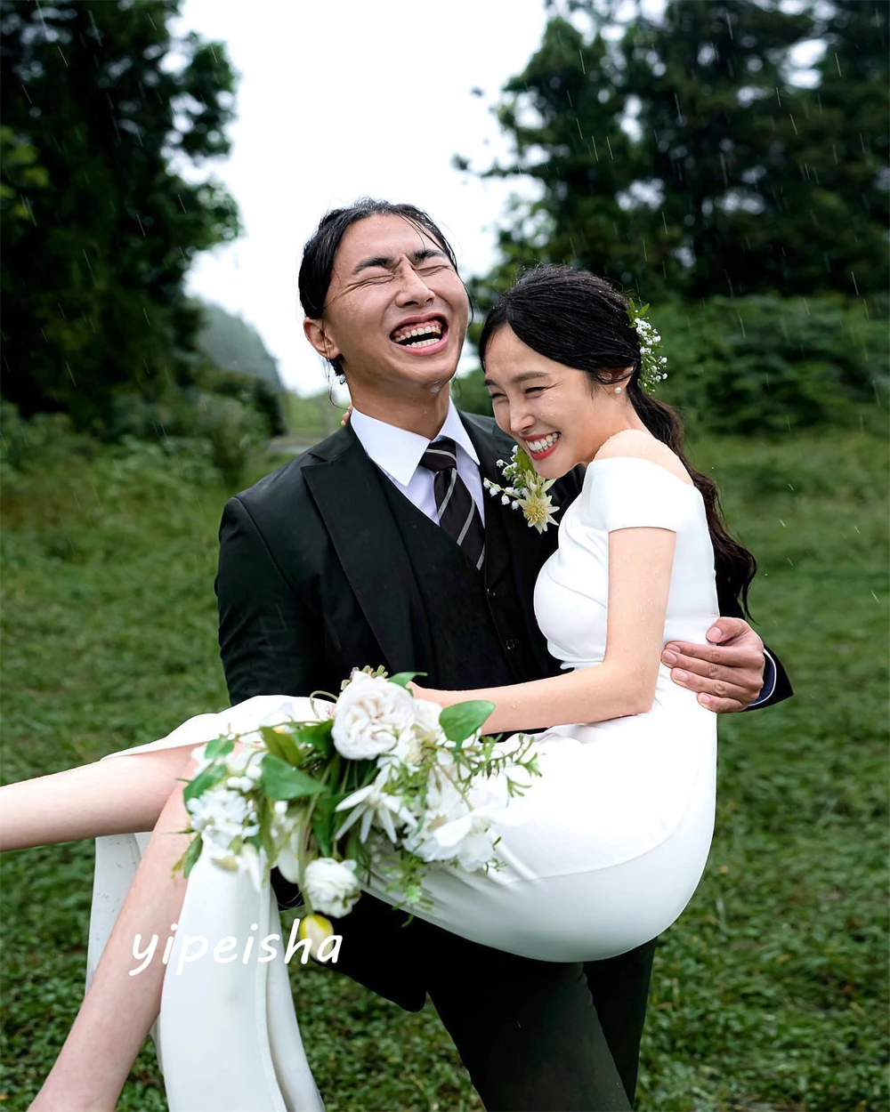 Рисунок 2 - Вечерние платья-футляр Yipeisha с открытыми плечами