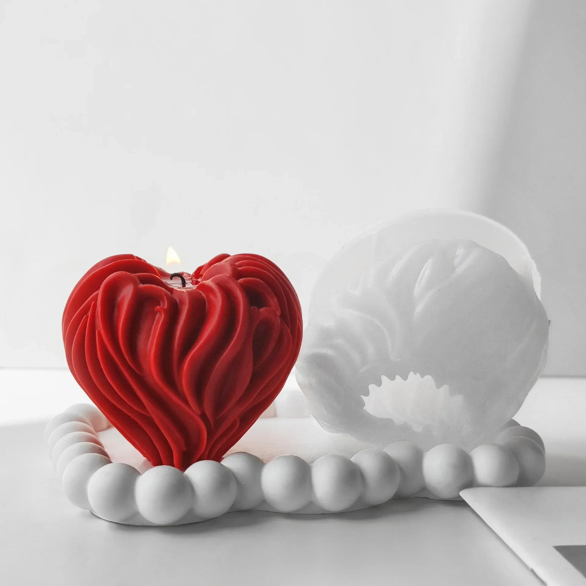 STQDEU Doe-het-zelf kaars siliconen vorm. Hand houdt liefde hart harsvorm, liefde hart reliëf gips ornament, siliconen mal hart, kaarsvorm siliconen, siliconen mallen gietvormen kaarsen, geschikt als