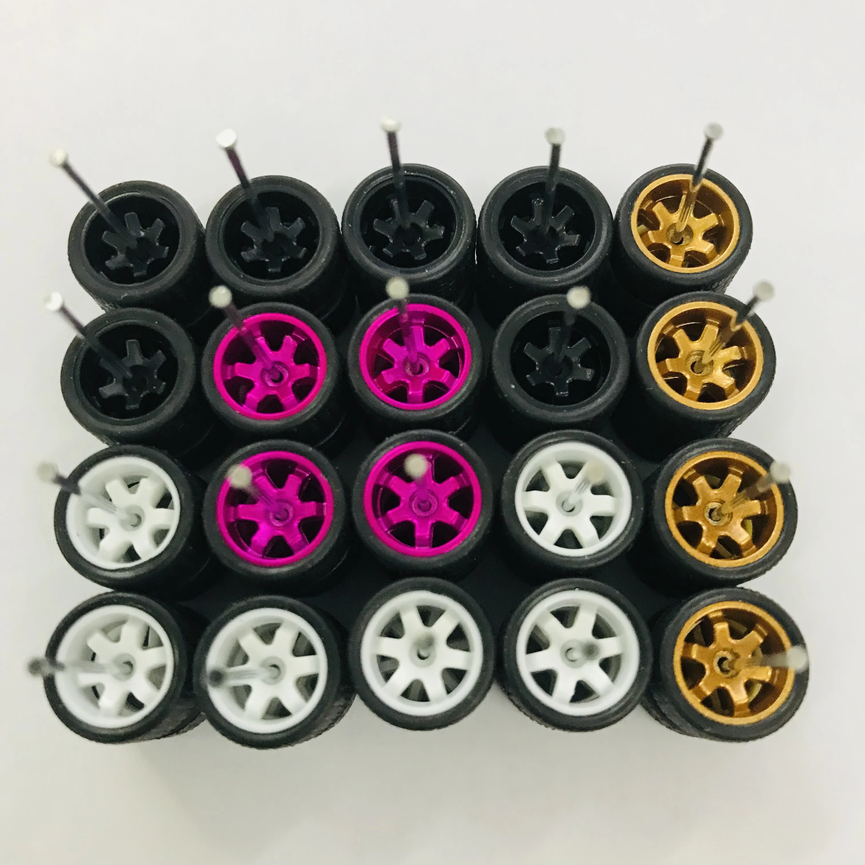 1/64 스케일 합금 자동차 모델용 10세트 11mm 휠 1/64 타이어가 있는 1/64 휠 + 핫 휠/성냥갑/Domeka/Tomy 1:64용 축